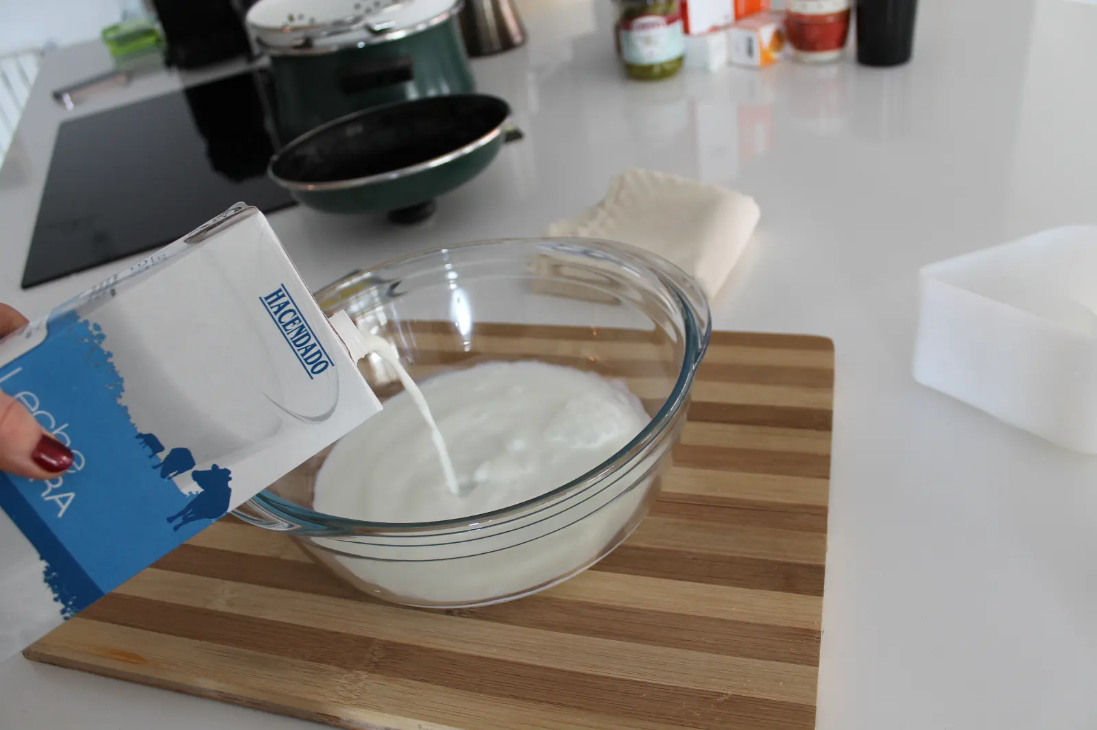 Calentando la leche a 37ºC con termómetro de cocina